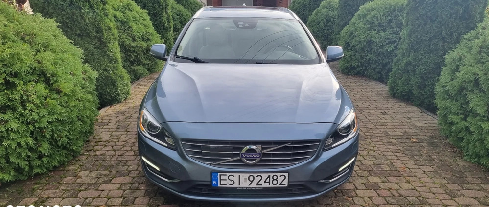 Volvo V60 cena 74900 przebieg: 65000, rok produkcji 2017 z Sieradz małe 631